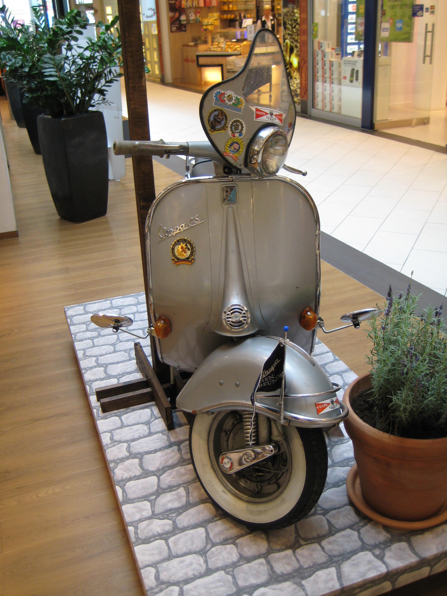 Vespa Austellung Lübeck