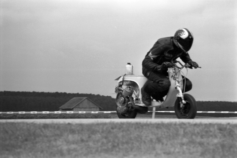 NIKON F90 KODAK BW400CN119