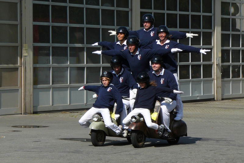 Vespastunt bei der 20-Jahr-Feier des Vespaclubs Reutlingen