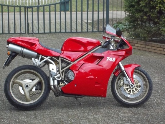 (die Schnelle) Ducati 748