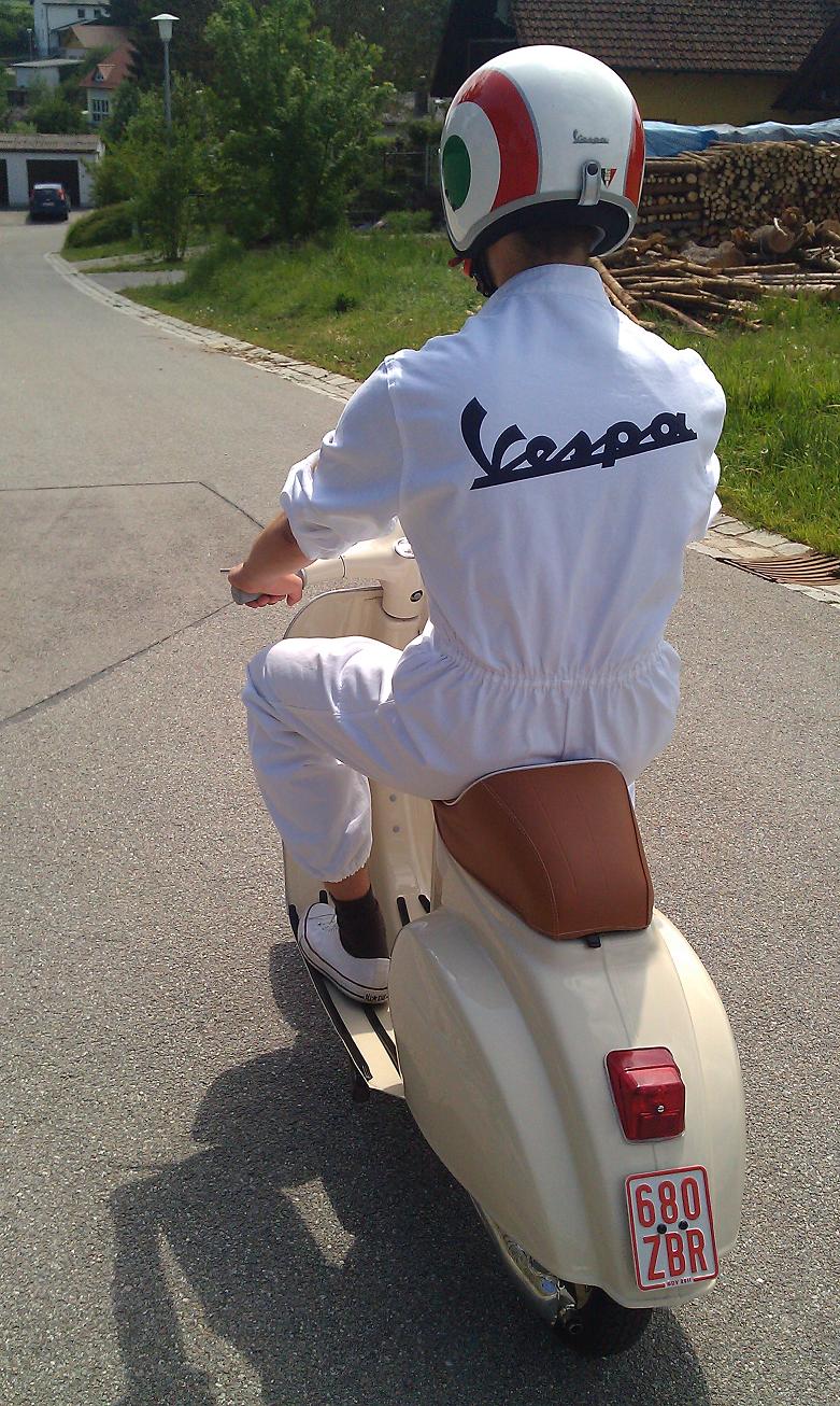 Vespa-Mechaniker auf Probefahrt ;-)